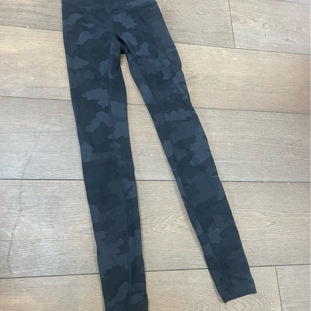 Lululemon leggings. Size 2 (very small!)